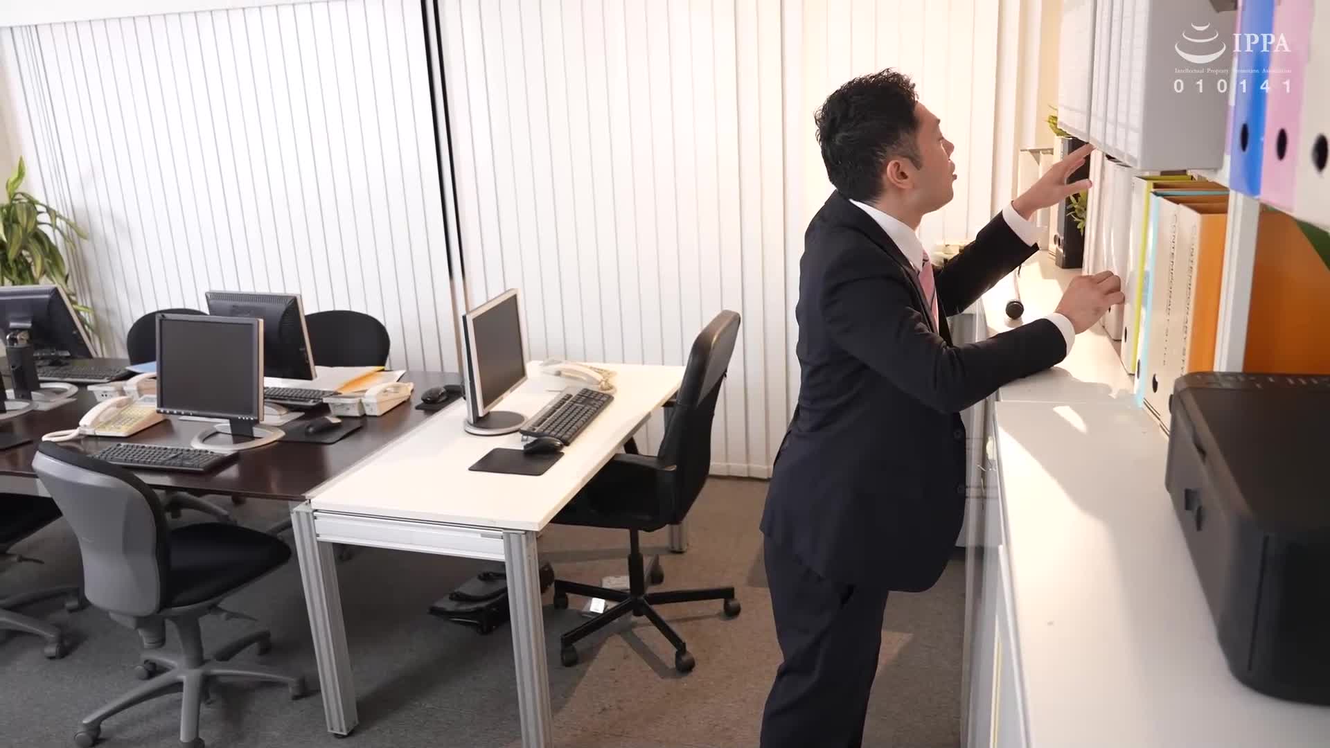 为了让啰嗦的父母安心，一位在公司里很漂亮的前辈女子请求一位后辈男子扮演恋人，并一起回家探亲，却意外地发生了内射性行为...被多次高潮后，真的喜欢上了。雪代一凤 - AV大平台-中文字幕,成人影片,AV,国产,线上看