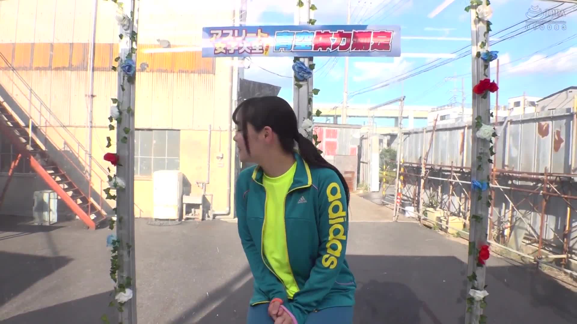 露脸MM号 赛车裤限定 魔镜 体育系大学女生挑战蓝天成人体能测试！共九项目 阳具紧贴性骚扰计测让运动员湿透的阴道被大屌插入！全部内射！ - AV大平台-中文字幕,成人影片,AV,国产,线上看
