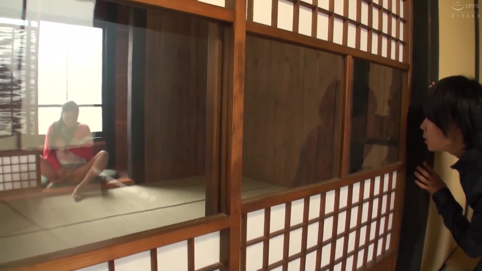「妈妈稍微一下...」「停止！再进一步就会变成近亲相●了！」正在自慰的母亲虽然拒绝但却湿润...4小时 - AV大平台-中文字幕,成人影片,AV,国产,线上看