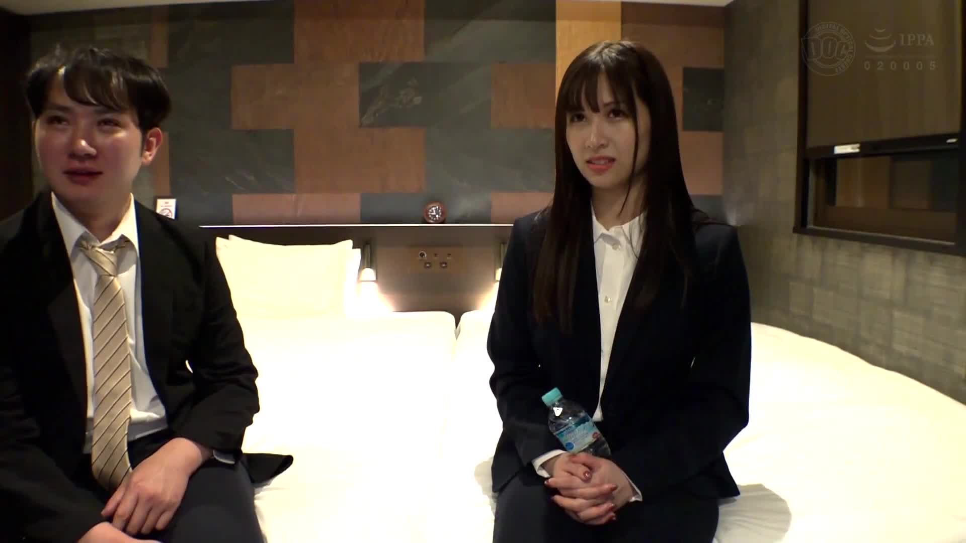 ‘人妻OL与后辈在旅馆二人独处，会忘记丈夫，接受每次10万日圆的内射性爱吗？’深入检验！S调强势女上司被部下不断高潮，变成雌性！禁忌的不伦性爱，大喷射潮水让她爽翻天！大量中出赚取奖金！【街角素人监测♯南♯26岁♯公司员工】 - AV大平台-中文字幕,成人影片,AV,国产,线上看