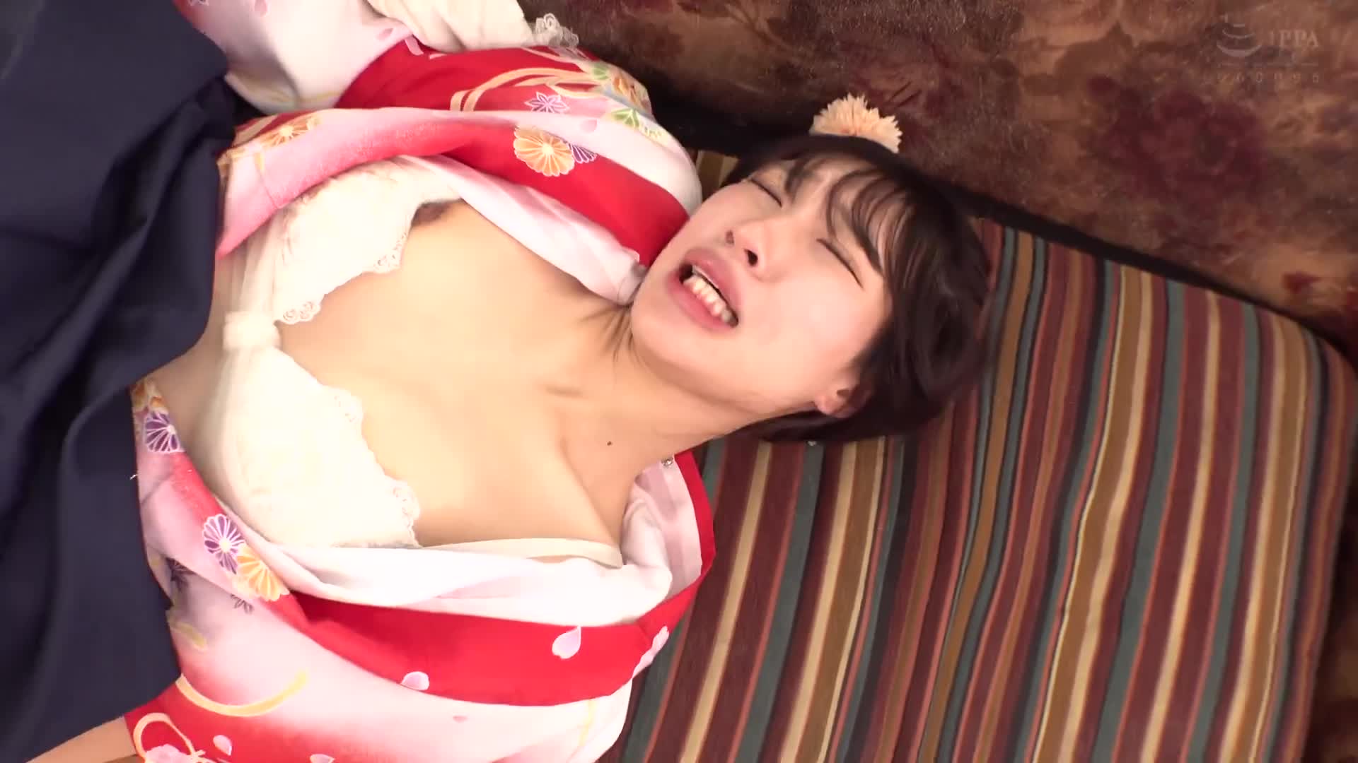 “毕业纪念的纪念照片”-美丽和美好的回忆被破坏的繁荣集团生刺照相馆 - AV大平台-中文字幕,成人影片,AV,国产,线上看