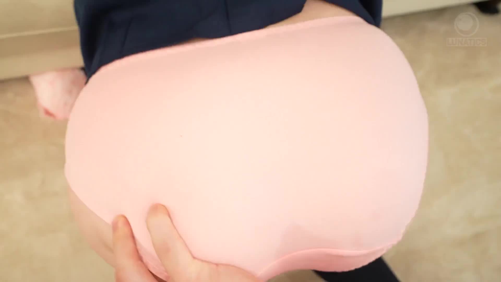 她巨乳妹妹无防备的诱惑，我无法抑制自己，让她穿著真的精子泼溅内裤，然后做精液素股！在淫欲女孩的穴里塞满了淫水和精液后，我大量连续射精进入。爱月亚兹。 - AV大平台-中文字幕,成人影片,AV,国产,线上看