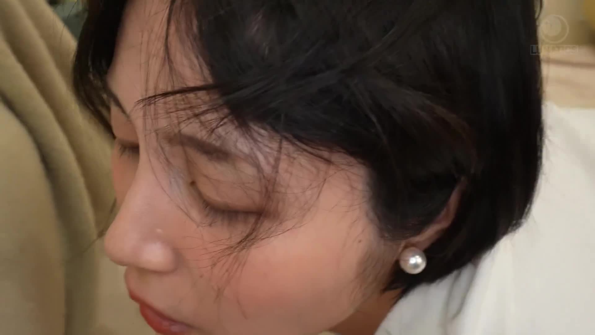 在同学会上重逢的那个地味同学，居然成为了一位魅惑的巨臀美人妻，为了我解禁了一直珍惜的肛门，我们通宵享受著生肛门中出性爱。星奈茉奈花 - AV大平台-中文字幕,成人影片,AV,国产,线上看