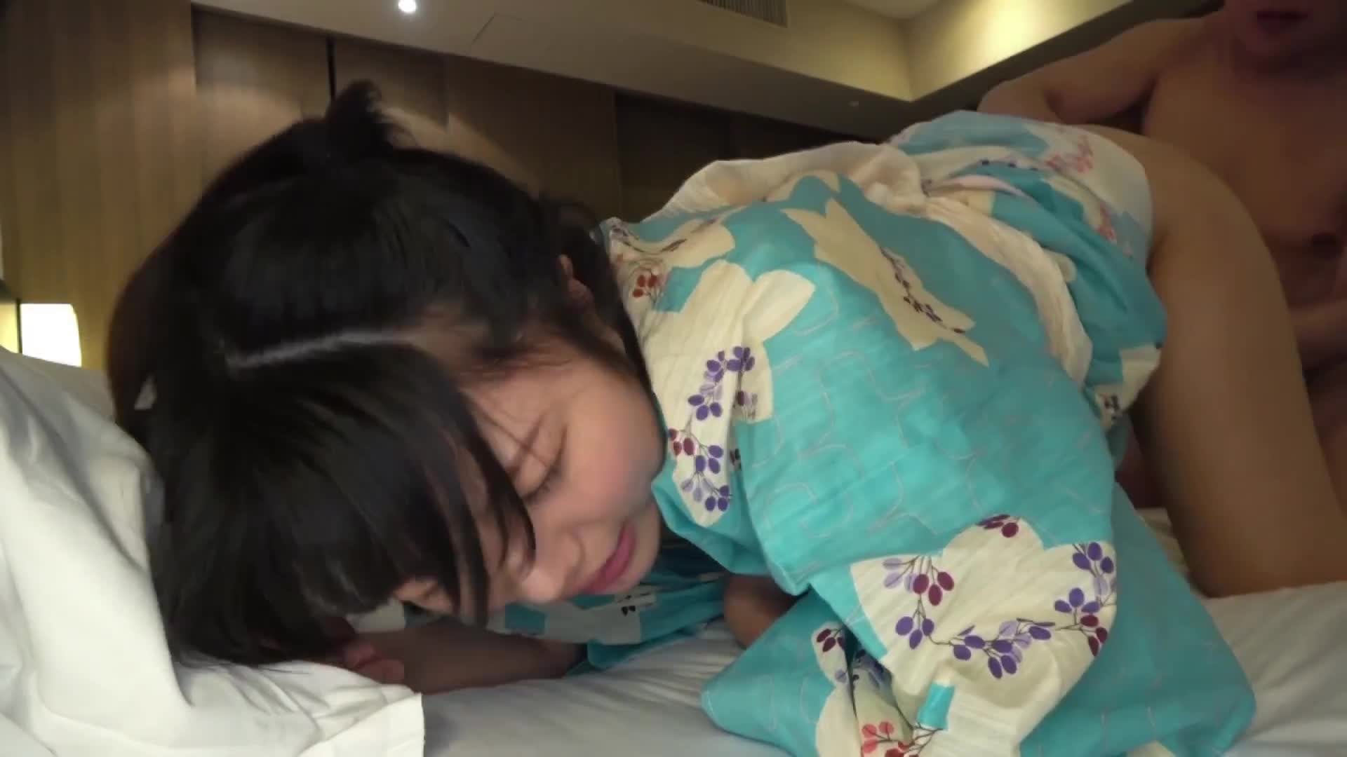 叹悲中的和服美少女 被变态叔叔搞得高潮连连 - AV大平台-中文字幕,成人影片,AV,国产,线上看