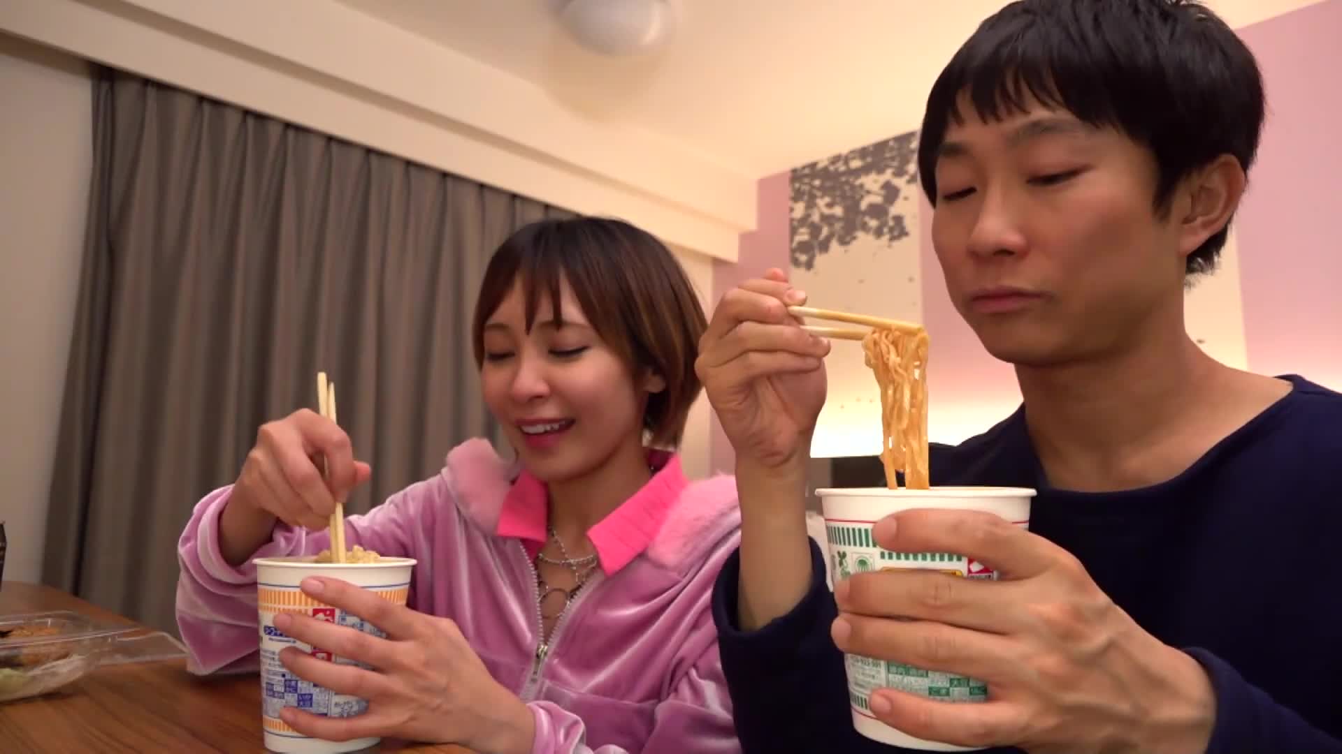 [VIP会员点播] 我搬到了东京，独自住在一间廉价的公寓里，这时我儿时的朋友突然出现了，我们开始疯狂地生活在一起 逢见梨花 - AV大平台-中文字幕,成人影片,AV,国产,线上看