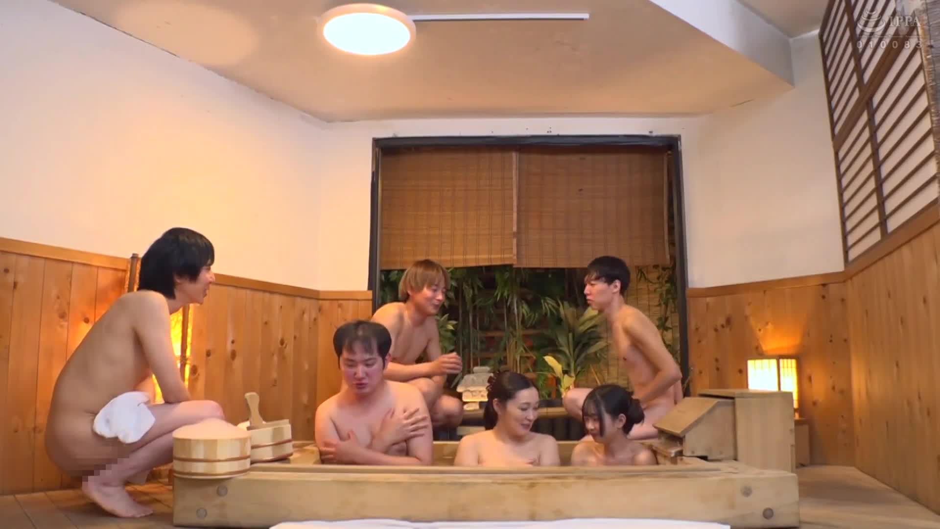 一般男女监控AV 家庭旅行中的亲密母女！两人合作，在男浴室里帮忙洗一条毛巾，可以帮忙洗阴茎吗？被男性客人的勃起阴茎包围，虽然害羞但还是撸撸并吸吮精液！在超激烈的亲子任务中，阴道发热，母女俩就这样… - AV大平台-中文字幕,成人影片,AV,国产,线上看