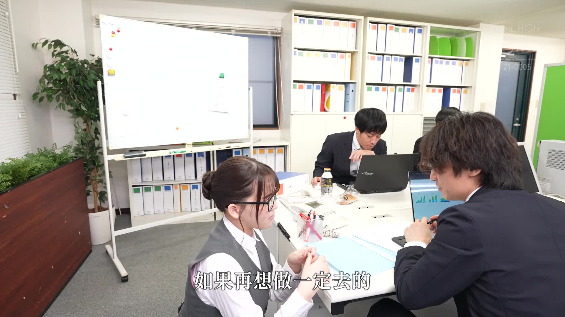 暗中灯火下的私密美容院中遇见地味会计OL，被掌握弱点让我以骑乘位自慰棒中出 - AV大平台-中文字幕,成人影片,AV,国产,线上看