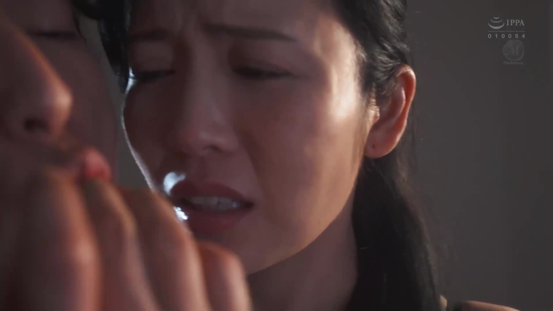 高级俱乐部的人妻，被太客的汗水和体液弄脏，闭店后进行中出枕头生意。 冲宫那美 - AV大平台-中文字幕,成人影片,AV,国产,线上看