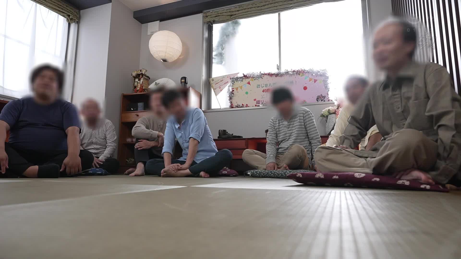 叔叔大～喜欢！限定40岁以上！拥有玩偶般身材的诱惑技巧，如果能忍住的话就可以生肉OK！五日市芽依小姐的超级唇膏粉丝感谢祭！ - AV大平台-中文字幕,成人影片,AV,国产,线上看