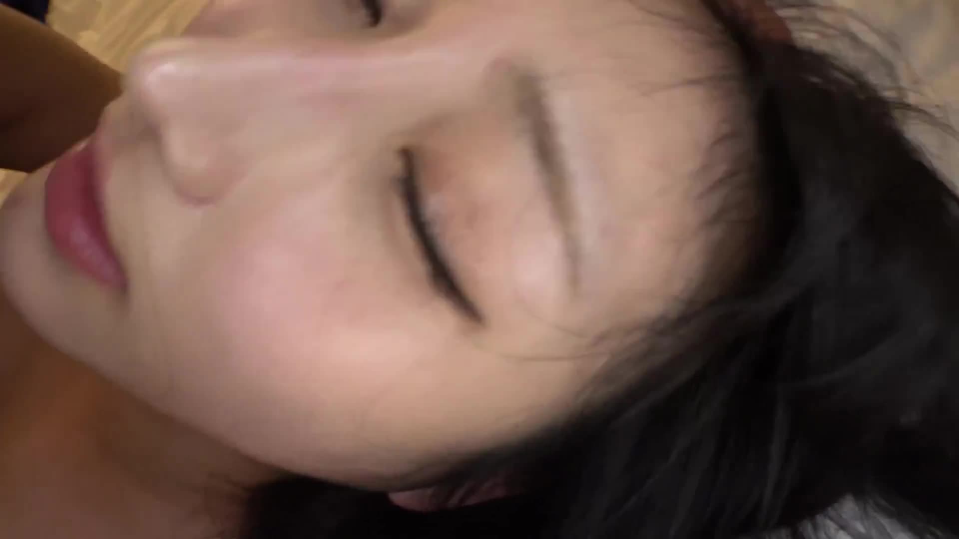 丰满乳房的圣母的启蒙“您的能量波动混乱了...”遇见温柔妖艳美女的开运课程w她说了许多令人费解的话，所以先用阳具来开放脉轮吧。白皙丝滑肌肤，丰满桃尻和纤腰美腿。真是理想的身材。原本迷惑的乳波女士也不知不觉地变得湿润，甚至喷出潮水了ww：case.45 - AV大平台-中文字幕,成人影片,AV,国产,线上看