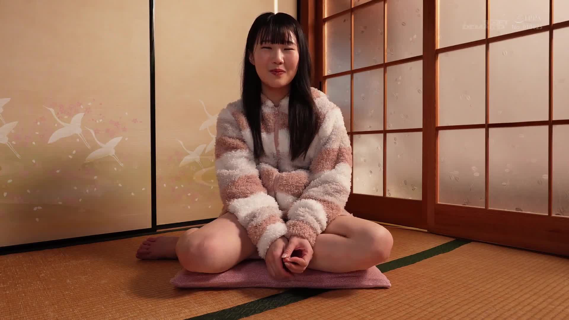东北出生的港口小镇长大，身材娇小、皮肤纯白和吸引人的眼睛闪耀著童颜，一再高潮喷射，18岁的AV处女作出道 四叶佳奈 - AV大平台-中文字幕,成人影片,AV,国产,线上看