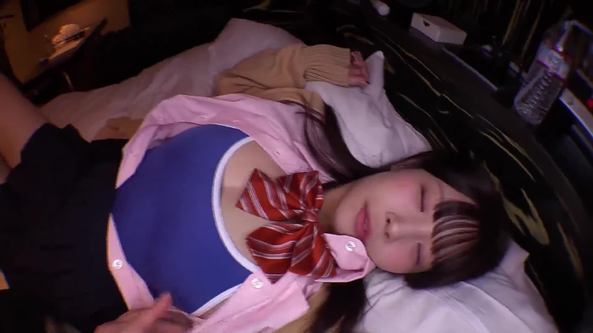 傳聞中的偶像女高中生是擁有飽滿肉感爆乳的小惡魔痴女，誘惑著大叔們 - AV大平台 - 中文字幕，成人影片，AV，國產，線上看