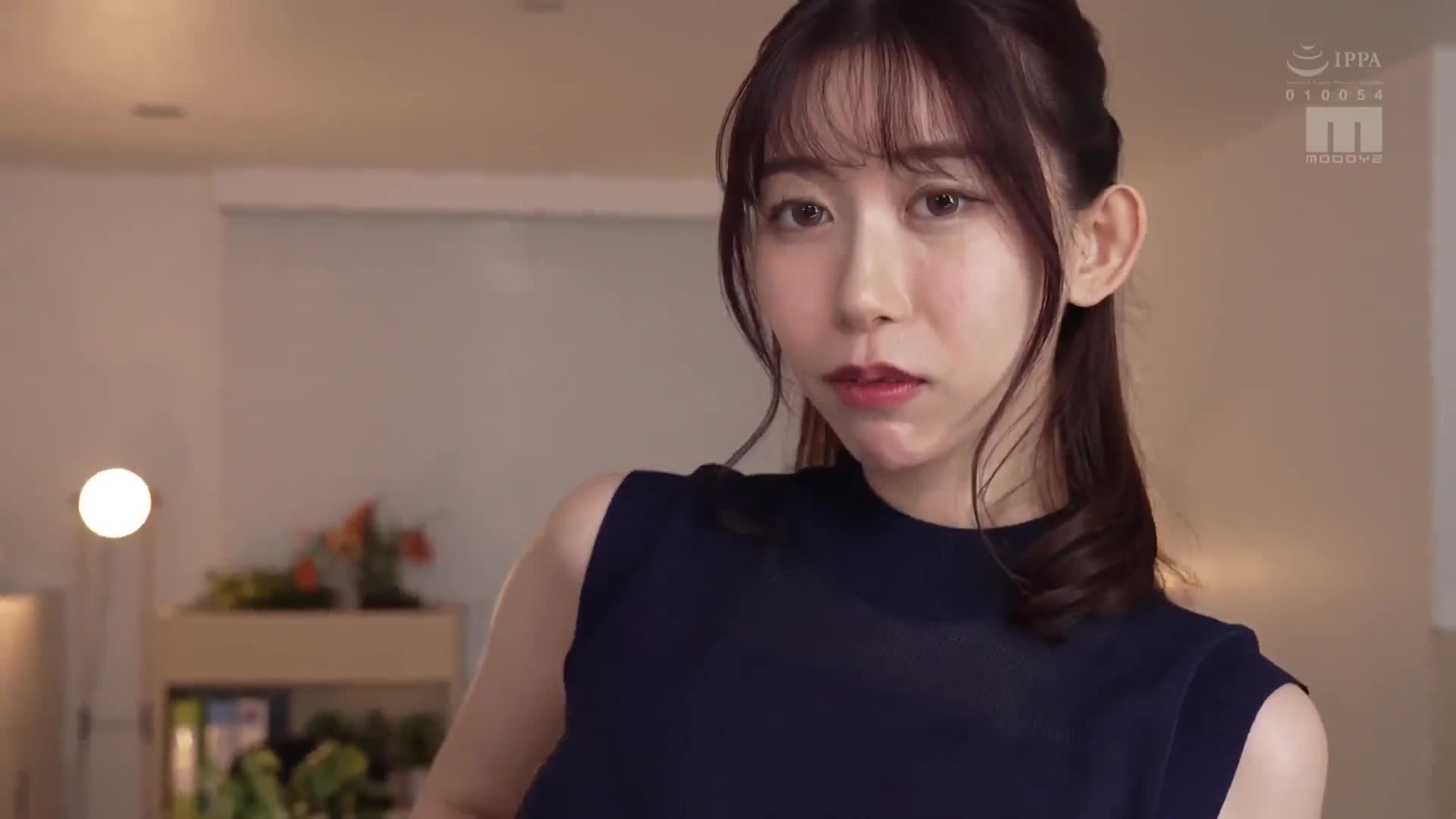 我的性癖被美腿女上司的无裤直穿丝袜挑逗所刺激，被她从上方的视线中诱惑，被调戏并射了20次精液，正处于狂热中。黑川蓳 - AV大平台-中文字幕,成人影片,AV,国产,线上看