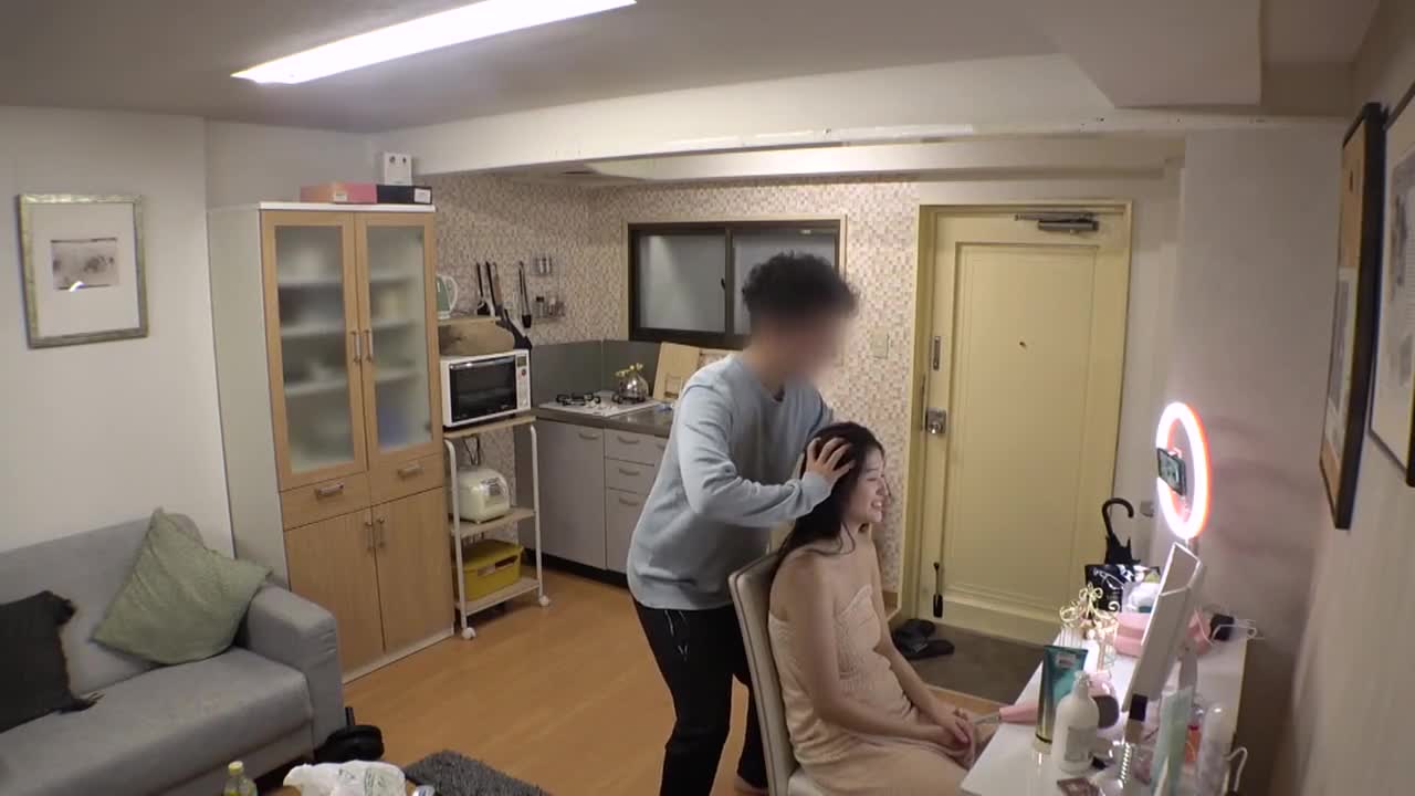 【初次內射】在家放鬆享受的治癒系F罩杯女友，穿著無胸罩的居家服貪婪地交纏。只有對我展露的笑容、雌性表情、高潮表情…。與桃尻纖瘦戀人剛開始同居，一起體驗人生中最幸福的時光，您想嗎？晚上接受笑容緊貼的胸交摩擦，以及早晨渴望生肉交的女友。秘密情侶的自拍照投稿【半同居女友】 - AV大平台 - 中文字幕，成人影片，AV，國產，線上看