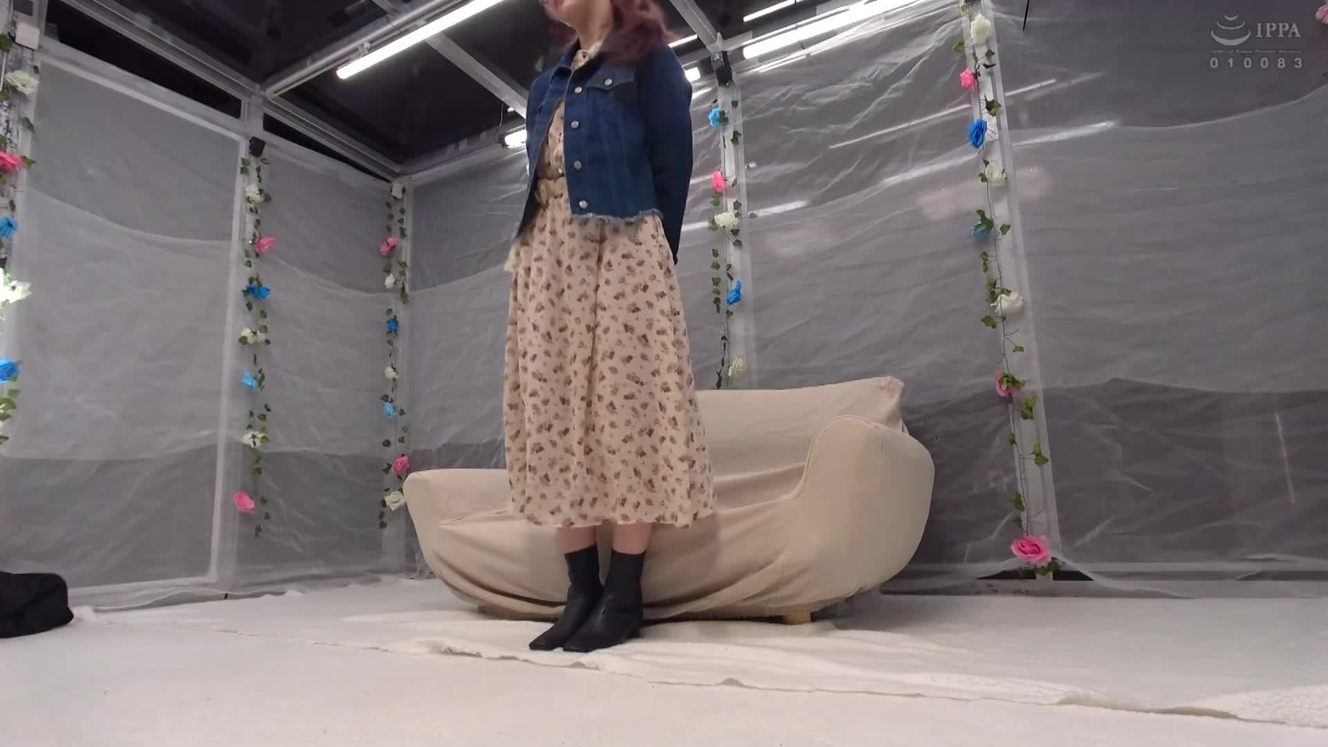 露脸的MM号 女大学生限定 魔法镜子 里面到底是什么？ 2 在异物猜测游戏中偷偷地用大鸡鸡插入阴道，慢慢地在里面搅动，让她高潮不断！第一次生中出！ - AV大平台-中文字幕,成人影片,AV,国产,线上看