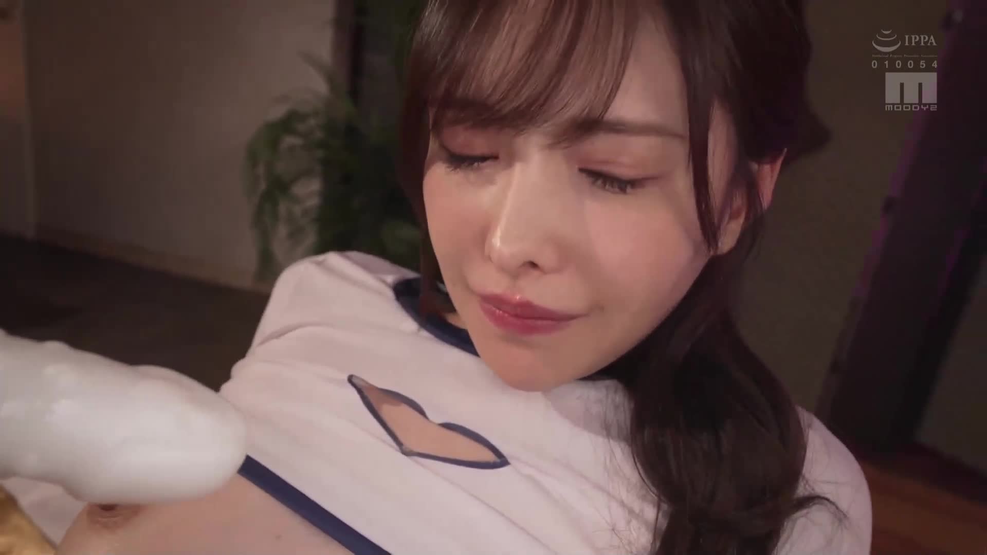 叫了外送服务后，与班上的校花再次相遇。为了重拾青春，选择了制服ALL选项，包括水手服、泳装、运动裤、裸带等，透过青春复仇不停地抽插，成为成年人的购买中出！新有菜 - AV大平台-中文字幕,成人影片,AV,国产,线上看