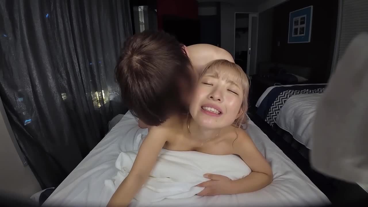 早已成为上瘾的超高感度【100%不假装无限制的辣妹】 刚刚还在轻松聊天，但一碰就露出放荡雌兽的表情，湿漉漉的穴穴呈现出来ww摇曳着美臀，肛门抽搐着，真的高潮了。真的超级享受中。这已经是性瘾了ww#女性#女性用风俗#偷窥：file.20 - AV大平台-中文字幕,成人影片,AV,国产,线上看