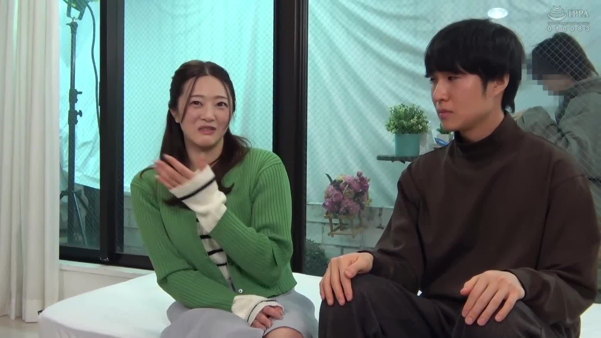 一般男女监控AV 魔法镜的另一边是亲生儿子！巨乳的母亲和困扰于处男身分的儿子的朋友，在一个密室里挑战连续射精笔下价值10万日圆！触摸着一直想要做爱的朋友母亲巨乳，使处男阴茎完全勃起，温柔地插入已经很久没有被满足的阴道… - AV大平台-中文字幕,成人影片,AV,国产,线上看
