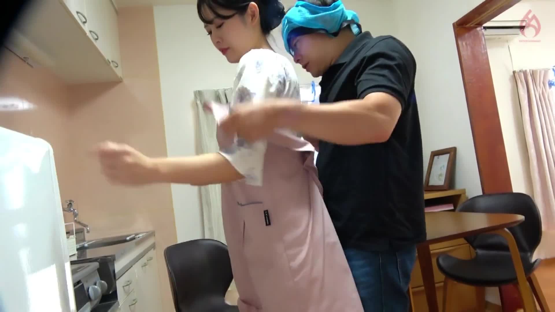 褐裤掉了！居住在顶层的男性的性感裤被人妻们拾起，引发性欲并用裤子进行自慰和痴女游戏！变态妻子与十位性欲旺盛的绝顶性爱二十位。 - AV大平台-中文字幕,成人影片,AV,国产,线上看
