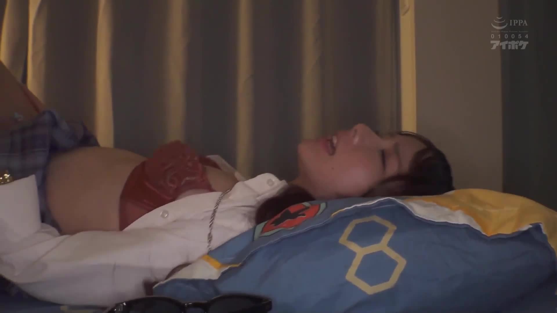 甜美的女孩盡情地舔舐和吸吮，放縱於淫蕩的痴女行為。佐佐木紗希 - AV大平台 - 中文字幕，成人影片，AV，國產，線上看
