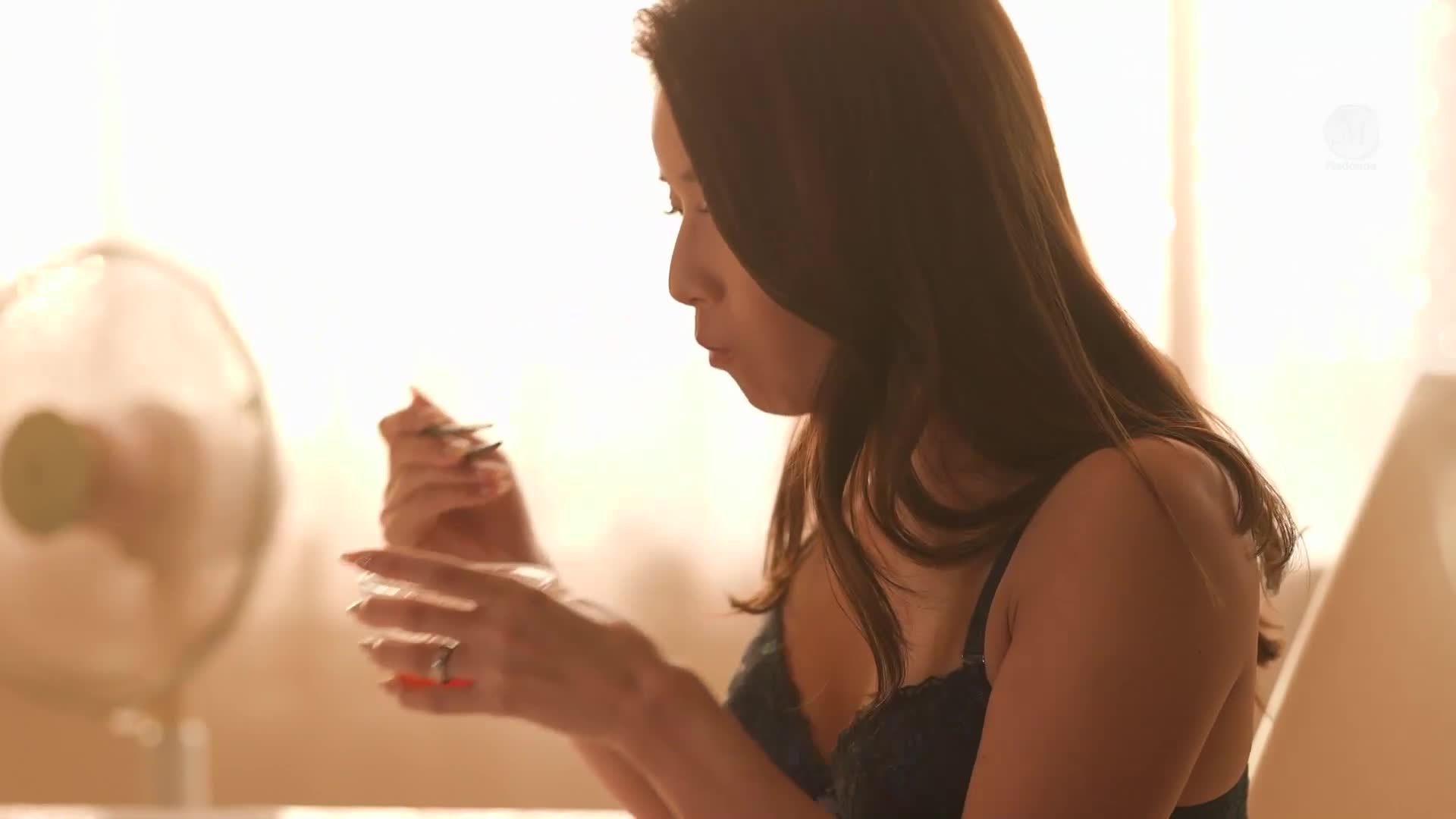 汗水淋漓的人妻用压倒性的腰部摆动，我在不动一次腰部的情况下射精了。宫下华奈 - AV大平台-中文字幕,成人影片,AV,国产,线上看