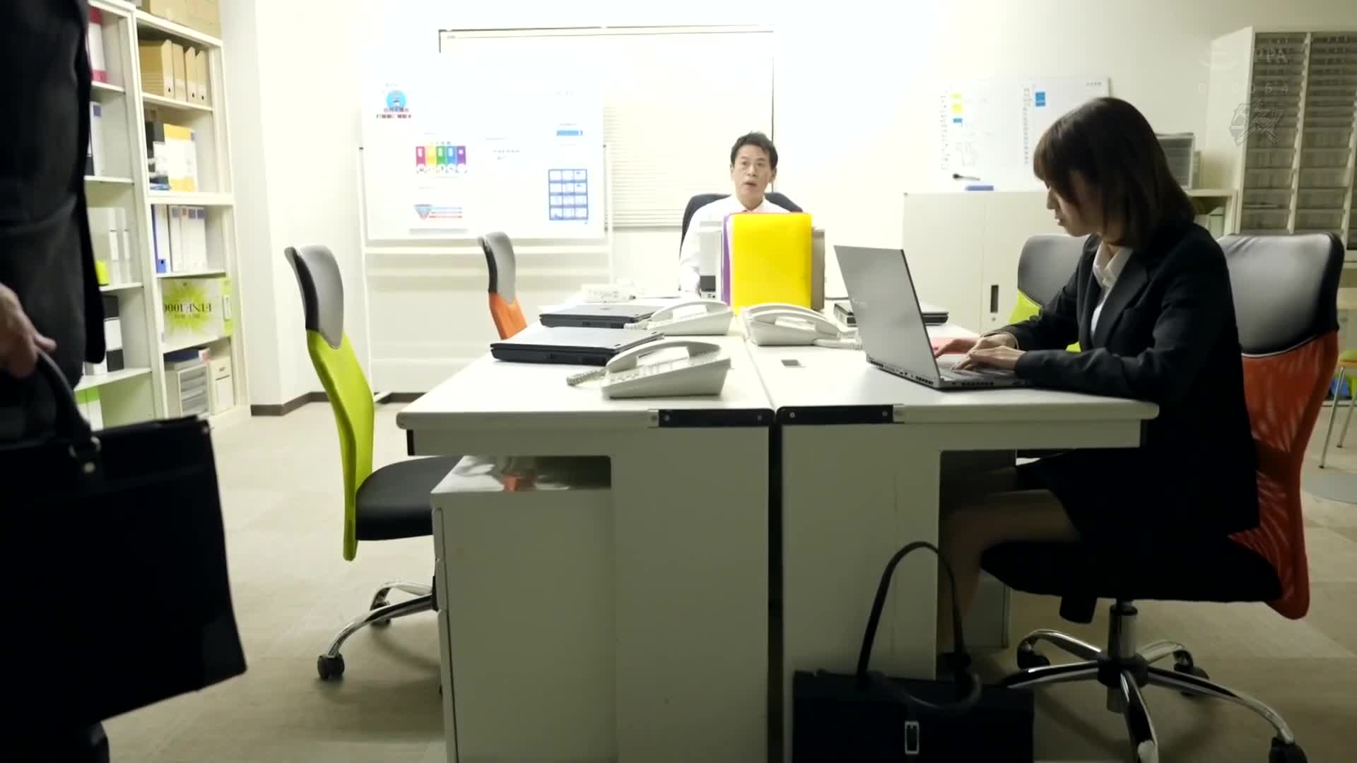 当阴茎变成口的形状时！从龟头真空吸附中立即发出噗噗声！即使爆炸也能吸附的超高压紧贴章鱼费拉新进员工。仓本蓳 - AV大平台-中文字幕,成人影片,AV,国产,线上看