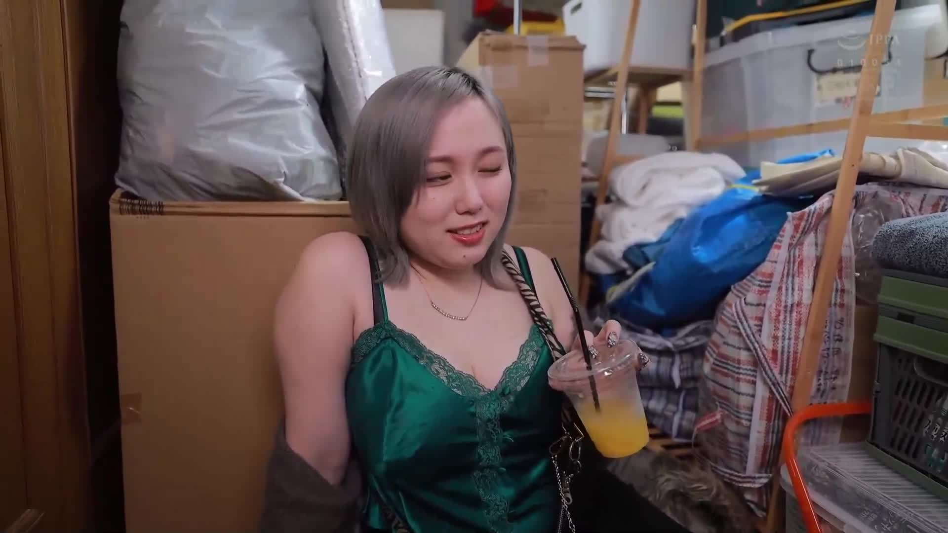 性感药物贩卖者的巨乳妻子，在被关进女子监狱之前，与丈夫和同伴一起进行混乱的激情中出。 - AV大平台-中文字幕,成人影片,AV,国产,线上看