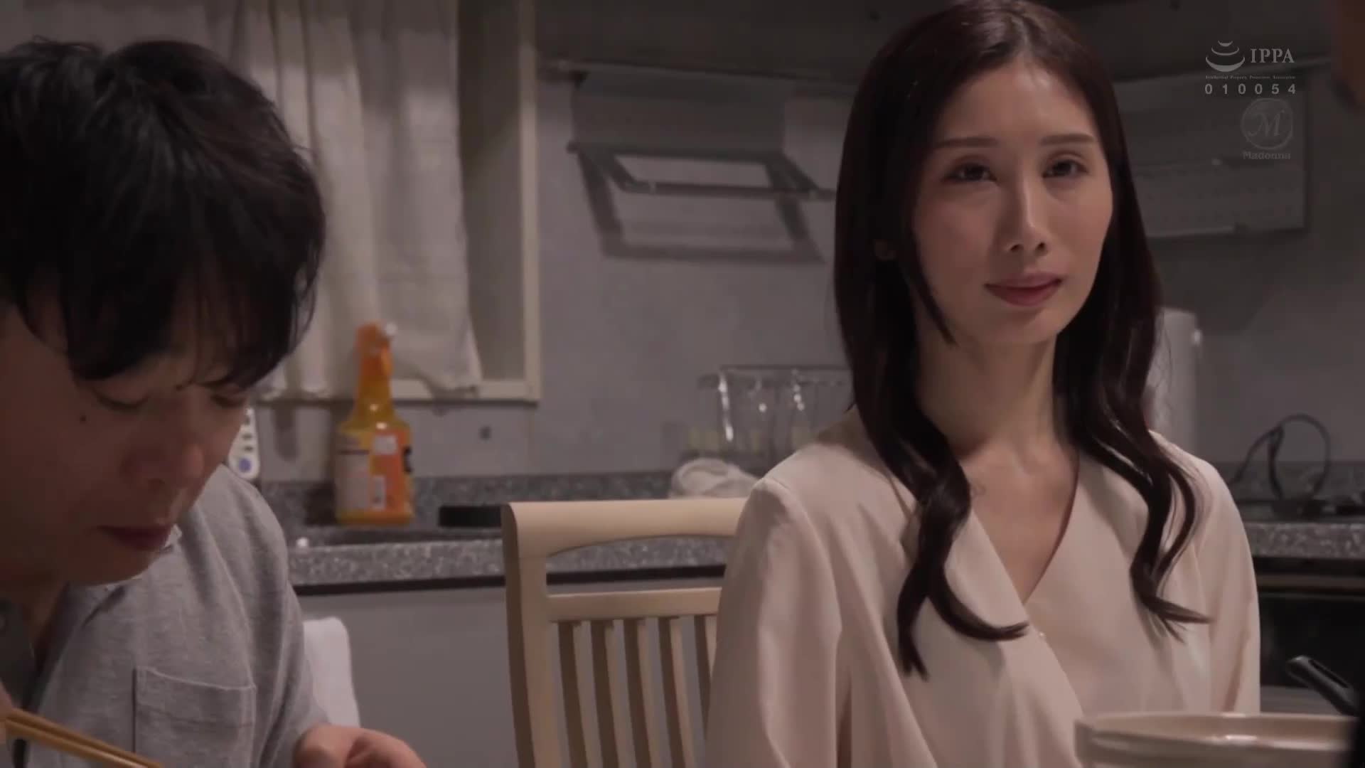 透明感120％、谁也羡慕的理想人妻『中出』解禁！ ！丈夫和孩子制造SEX之后总是被岳父中出…。京香栞 - AV大平台-中文字幕,成人影片,AV,国产,线上看