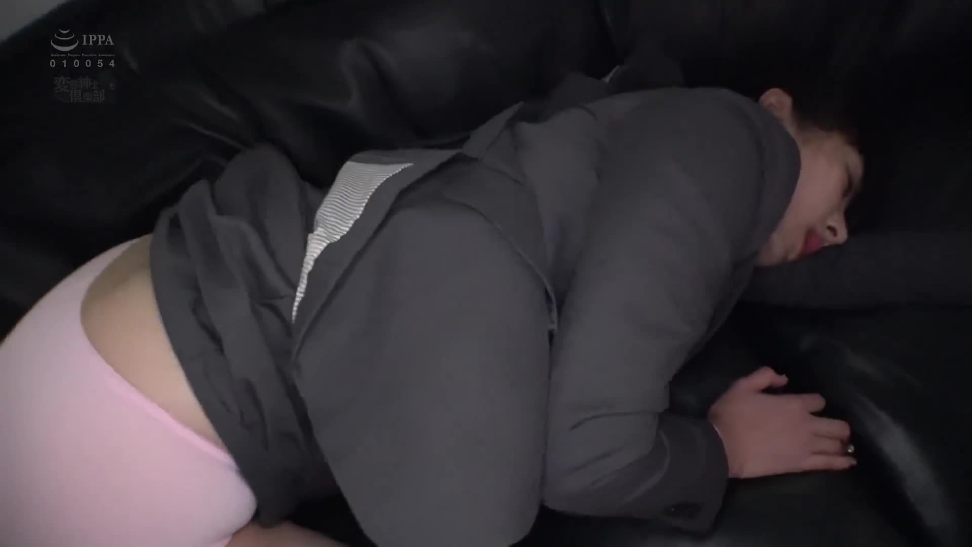 退勤女员工被缠着的骚扰者性侵，充满费洛蒙体味的胸部强奸影片 - AV大平台-中文字幕,成人影片,AV,国产,线上看