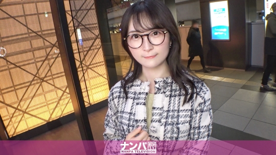 200GANA-3242「真的软派，初次拍摄。2191 用草莓引诱，戴眼镜、肤色较白的认真系素人被搭讪！外表不符合，却有着外遇经验！裤子下面是满满的粗毛直到肛门！因为很认真，当被要求时甚至会摇荡到肛门都毫不避忌地舔！最后，把我的奶汁拿来对着脸赐福给她哈哈哈」。 - AV大平台-中文字幕,成人影片,AV,国产,线上看