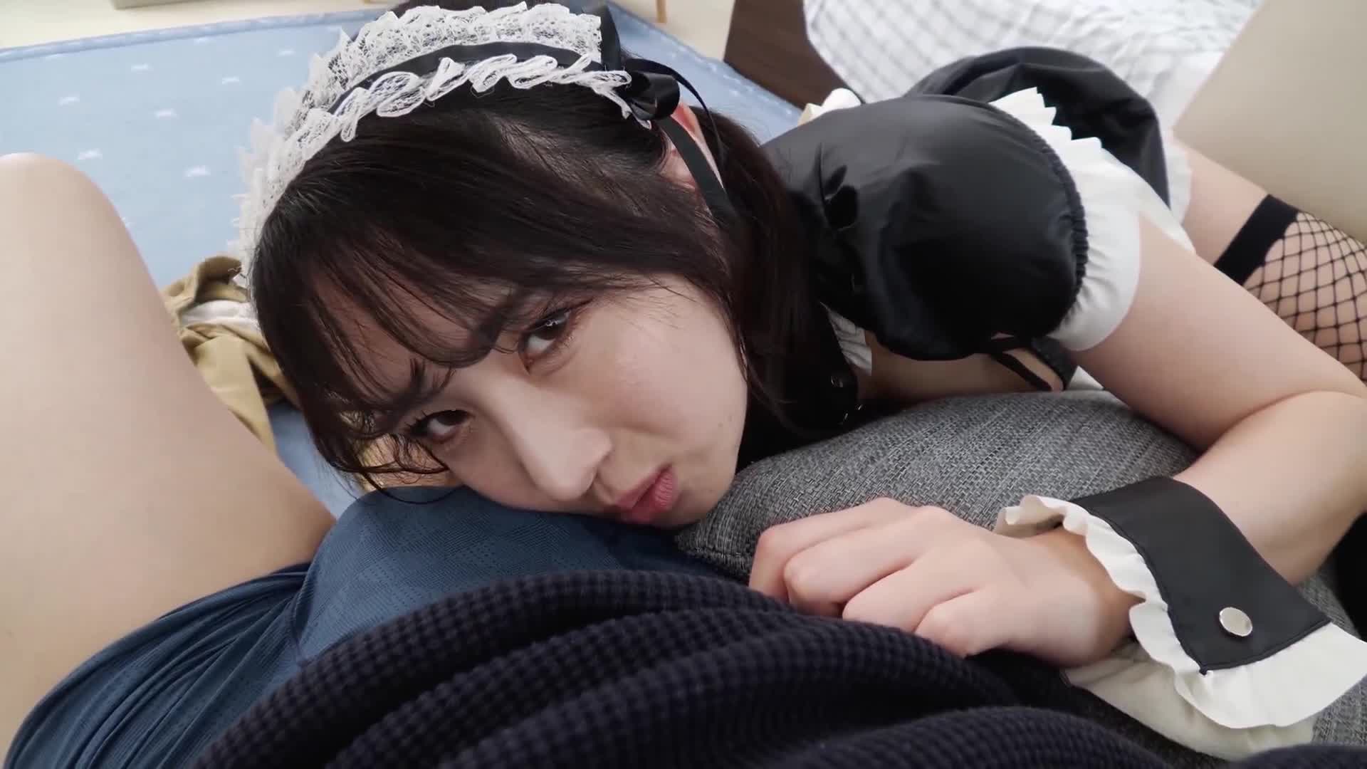 美胸美臀...黑髮長髮搭配膚色白皙的美麗女僕讓人無法停止微笑。與我過著羨煞眾人的日常，這位熱愛我至深的服務女僕。小野坂唯花 - AV大平台 - 中文字幕，成人影片，AV，國產，線上看