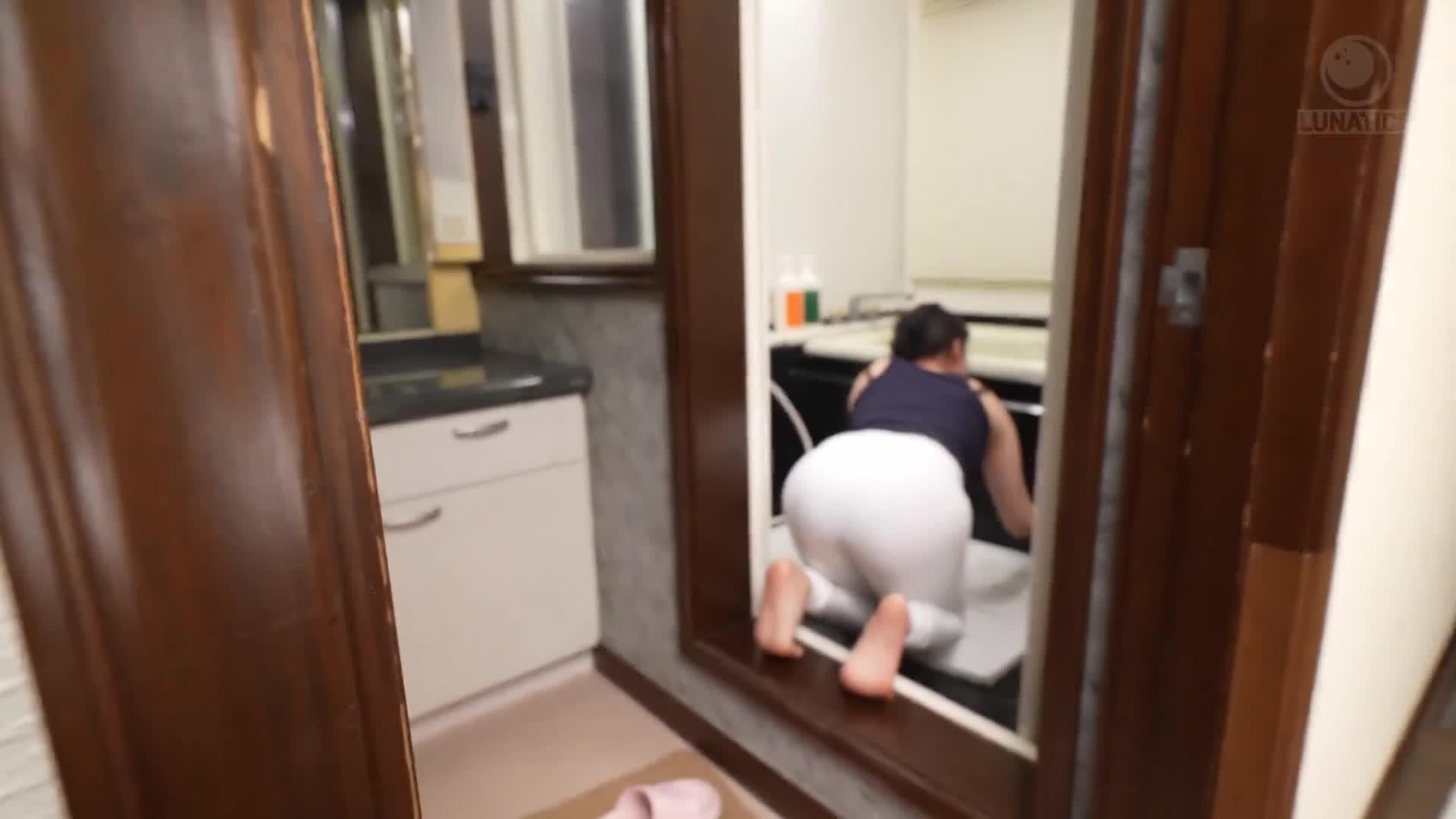 當先生出差時，獨處在家的渴望不滿的大屁股姑母無意識地挑逗屁股，被迫重新體驗並立刻插入，搖晃屁股肉後用陰道壓迫來回抽插SEX中多次射精，睾丸被擠乾，用吸盤清潔器吸乾最後一滴。 月野香澄 - AV大平台 - 中文字幕，成人影片，AV，國產，線上看