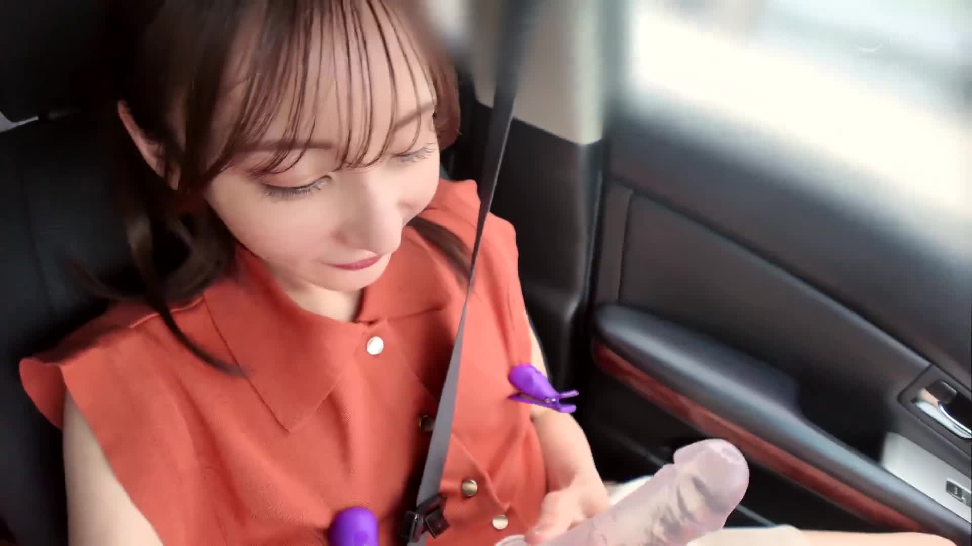 不穿胸罩露出乳頭！淫亂美熟女羞恥玩弄約會 足立友梨 - AV大平台 - 中文字幕，成人影片，AV，國產，線上看