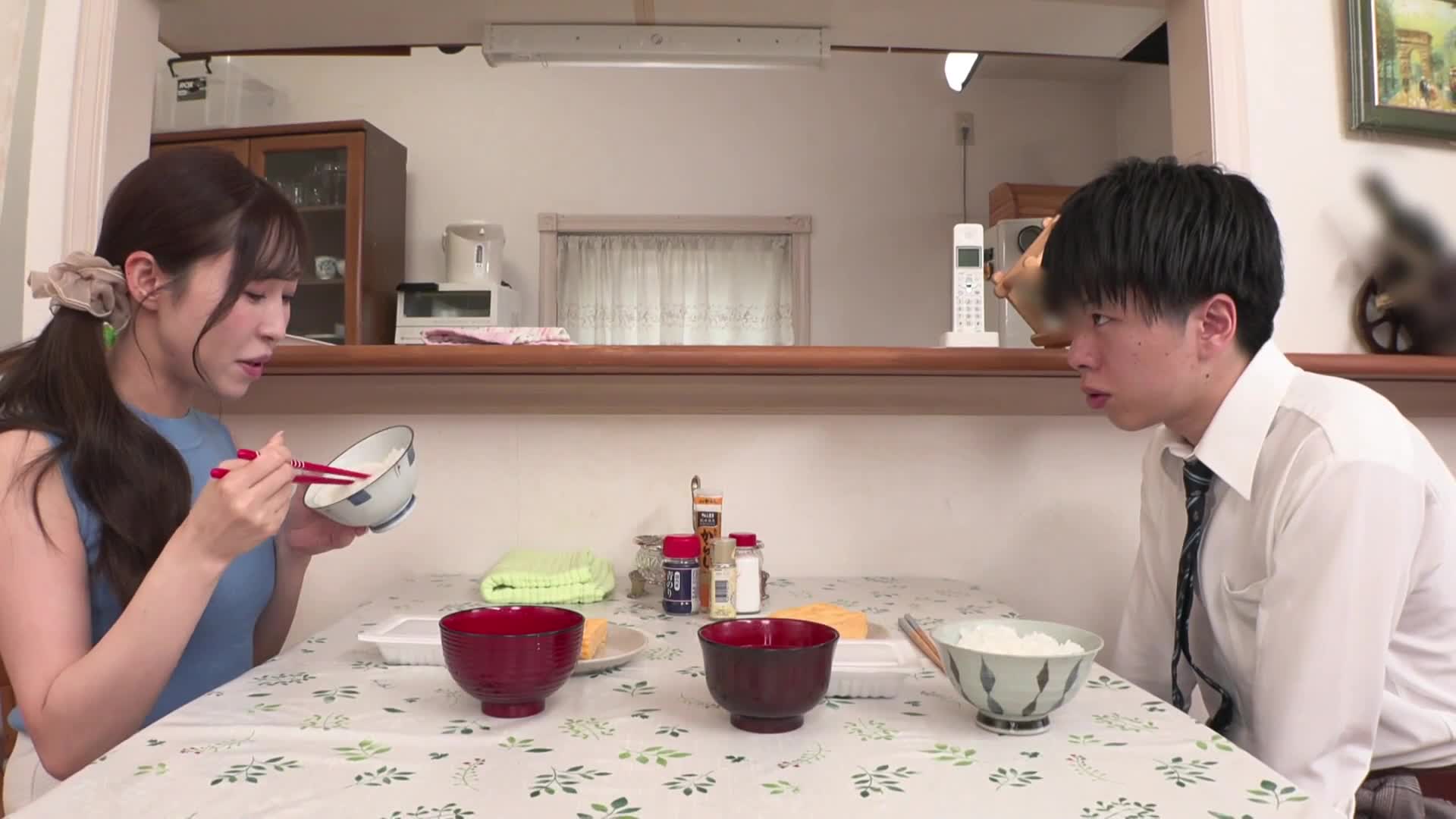 脫掉衣服後，被母親看到勃起，於是誘惑後變成女人的母親，進行了交配性行為 。工藤百合 - AV大平台 - 中文字幕，成人影片，AV，國產，線上看