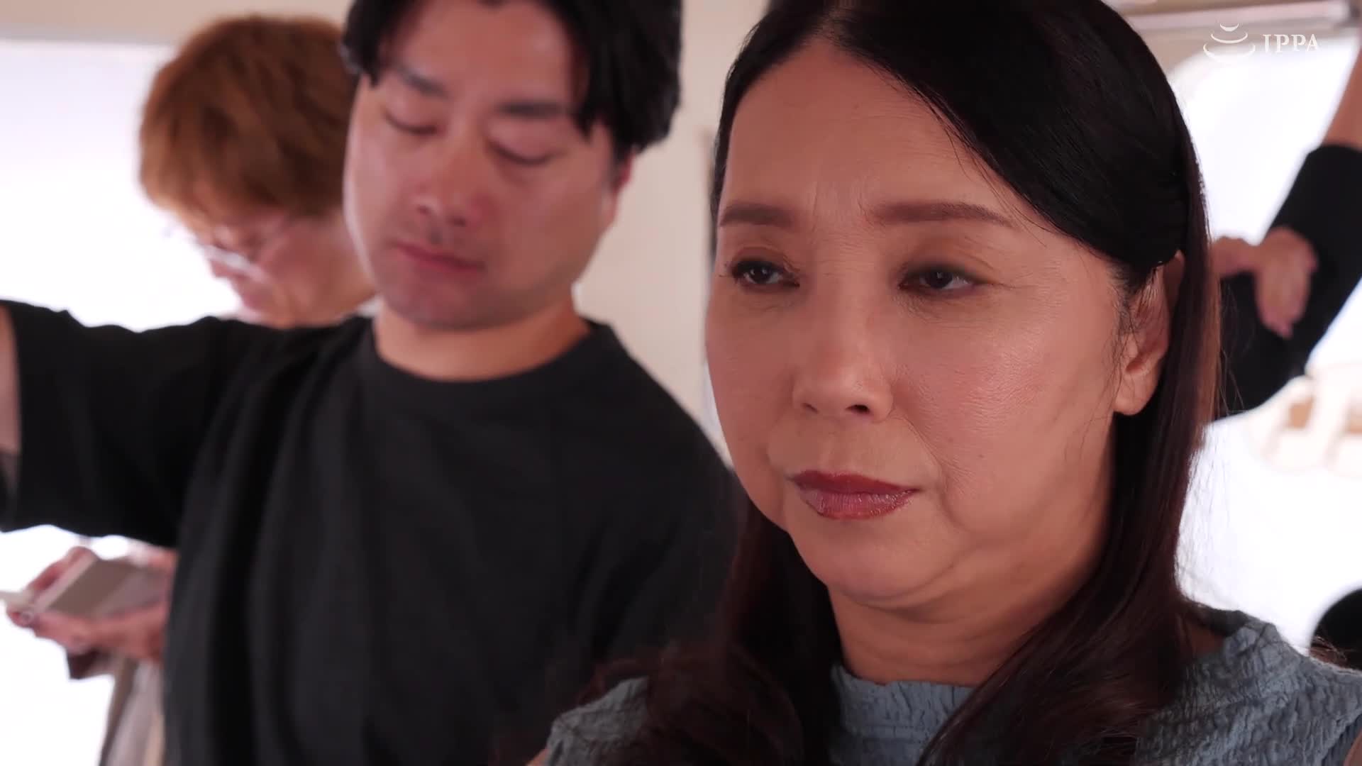 電車上被觸摸的六十路母親 澤口紫乃 - AV大平台 - 中文字幕，成人影片，AV，國產，線上看