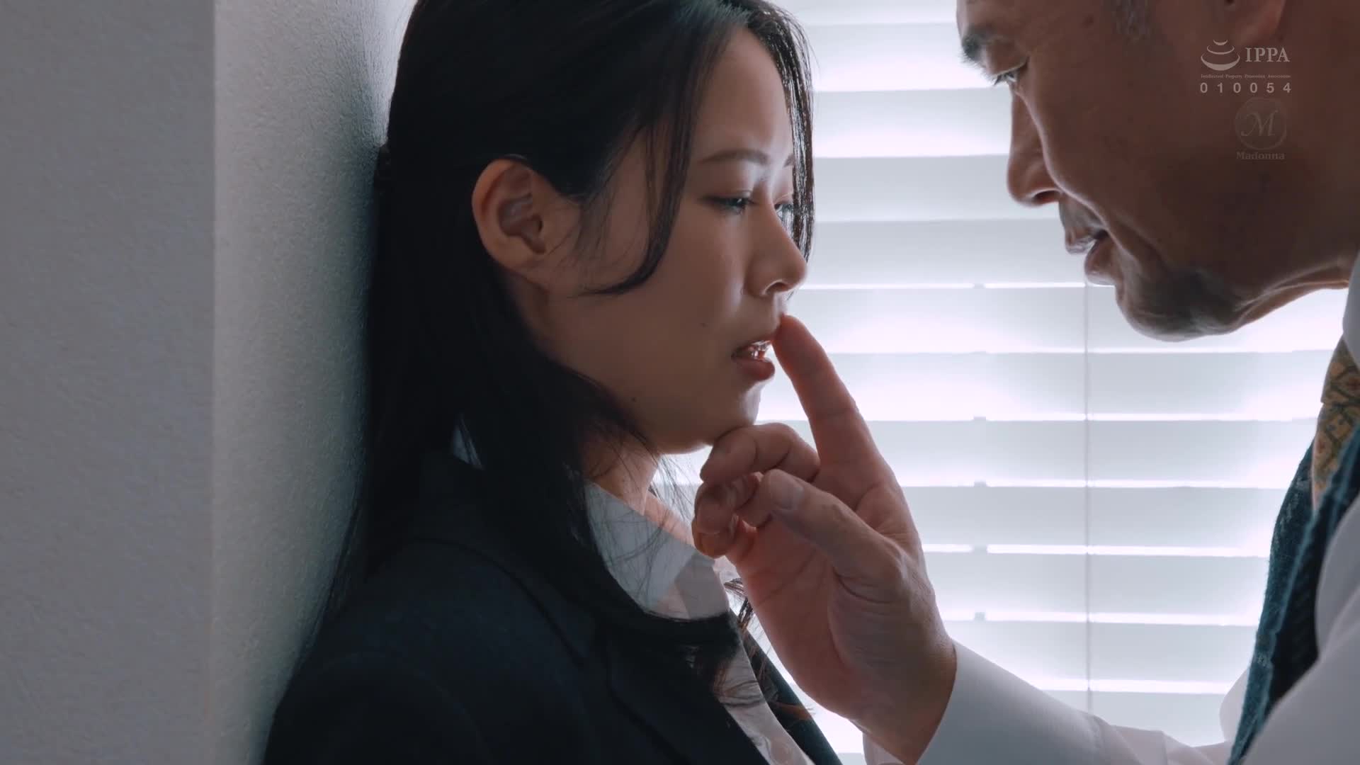 人妻秘書、汗水和親吻充滿的社長辦公室內射性交 久遠美緒 - AV大平台 - 中文字幕，成人影片，AV，國產，線上看